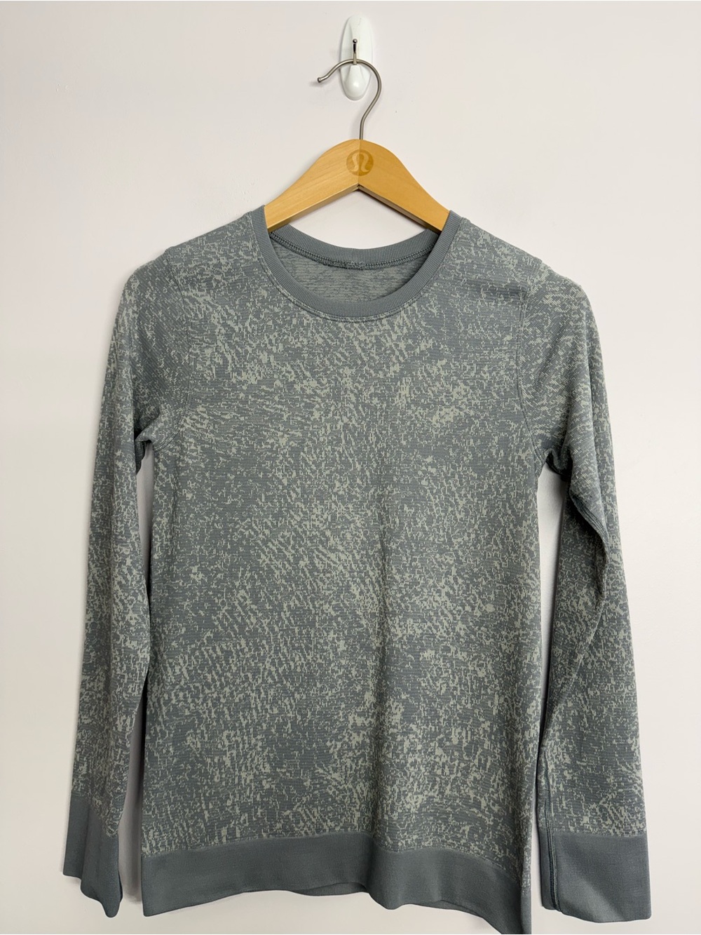 lululemon athletica Long Sleeve Tee in Heathered Sage and Light Gray